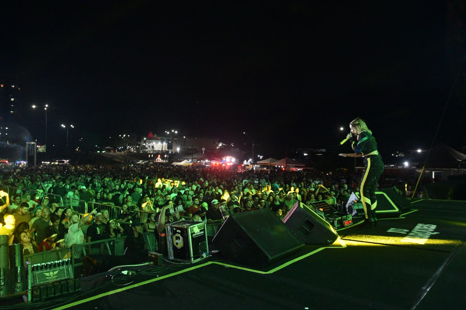 Seresta e forró embalam multidão na Praça Jacy Barata com shows de Jú Marques e Matheus Fernandes no Macapá Verão 2026