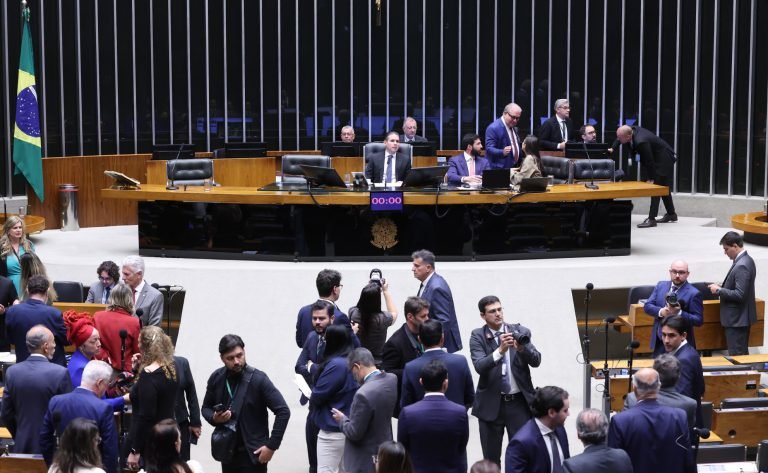 Presidente da Câmara comemora aprovação da Política Nacional de Minerais Críticos