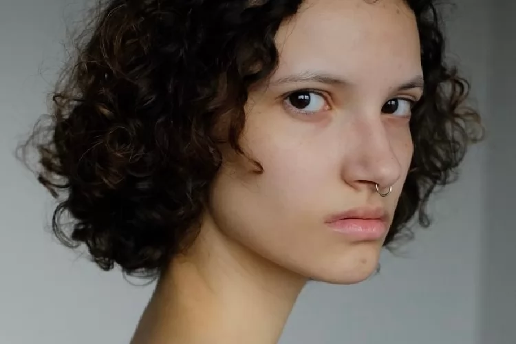 Brasileira faz estreia internacional como estrela de Carolina Herrera