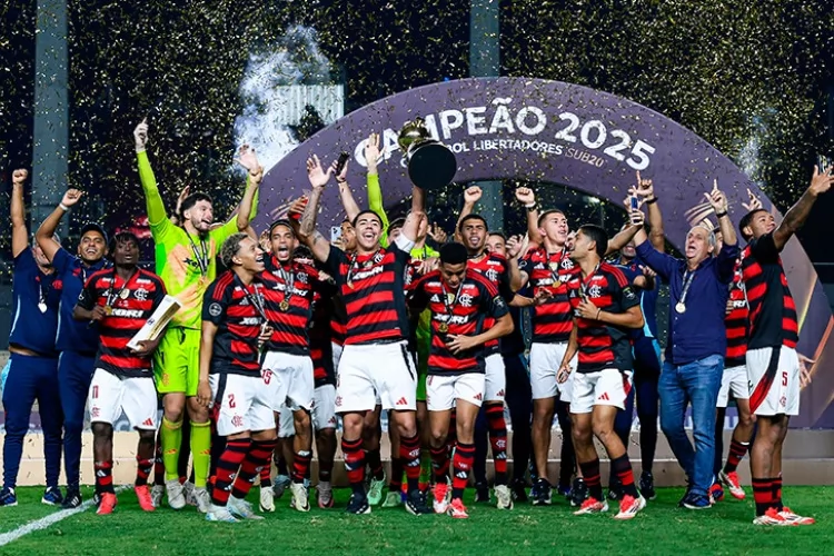 Flamengo vence Palmeiras e conquista o tetracampeonato da Libertadores