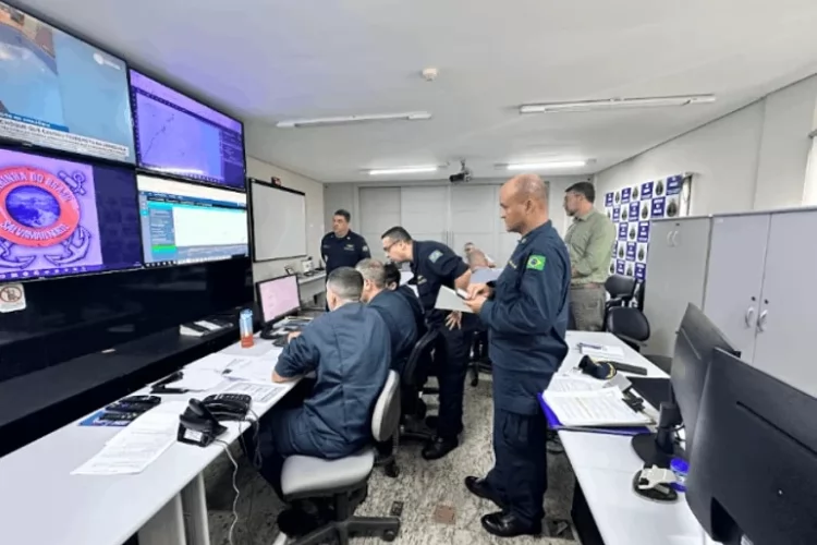 Brasil e França reforçam cooperação com exercício de busca e salvamento na Margem Equatorial