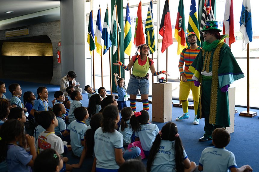 No mês da criança, Congresso tem visita guiada com teatro para público infantil