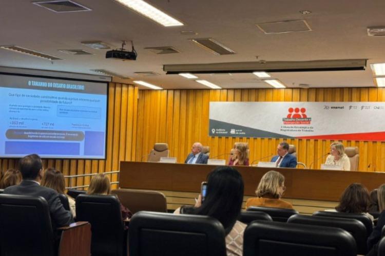 Conselheira do CNMP defende reinserção social pelo trabalho em seminário nacional da ENAMAT