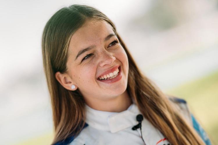 Aos 15 anos, brasileira que vive em Mônaco acelera para realizar o sonho de chegar à Fórmula 1