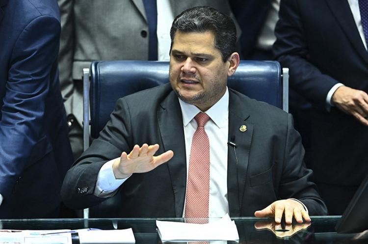 Plenário aprova projeto da reação brasileira a tarifas; texto vai à Câmara