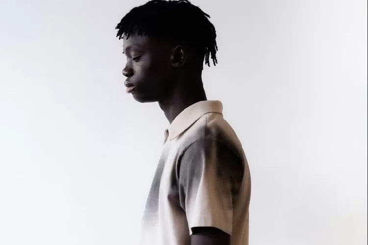 Do Senegal às passarelas do Rio Fashion Week: Mouhamed Diop trabalhava como vendedor ambulante até despontar como modelo no Brasil