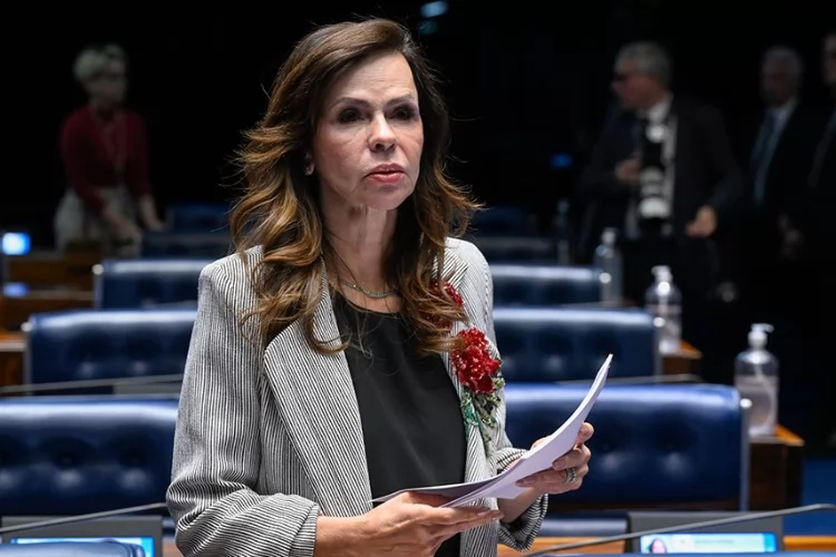 Senado aprova piso de R$ 5.130 para professores e nova regra de reajuste