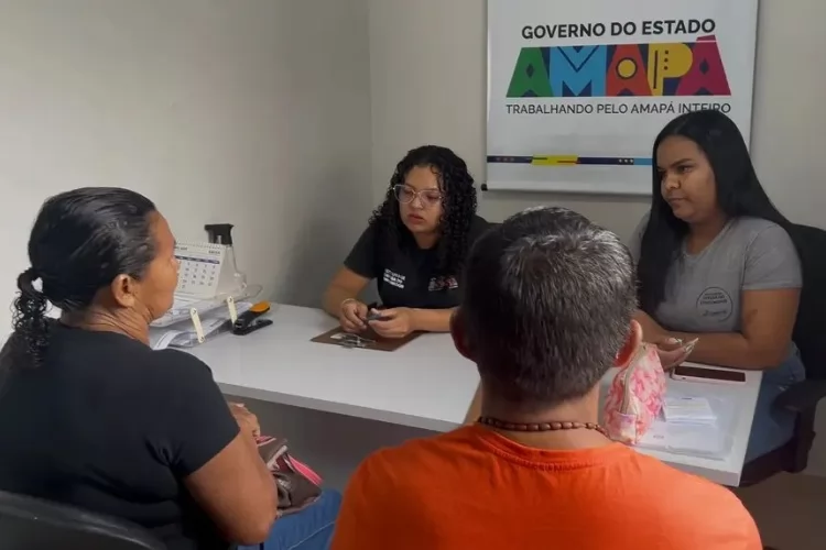 Consumidores do Conjunto Habitacional Macapaba recebem atendimento itinerante do Procon Amapá