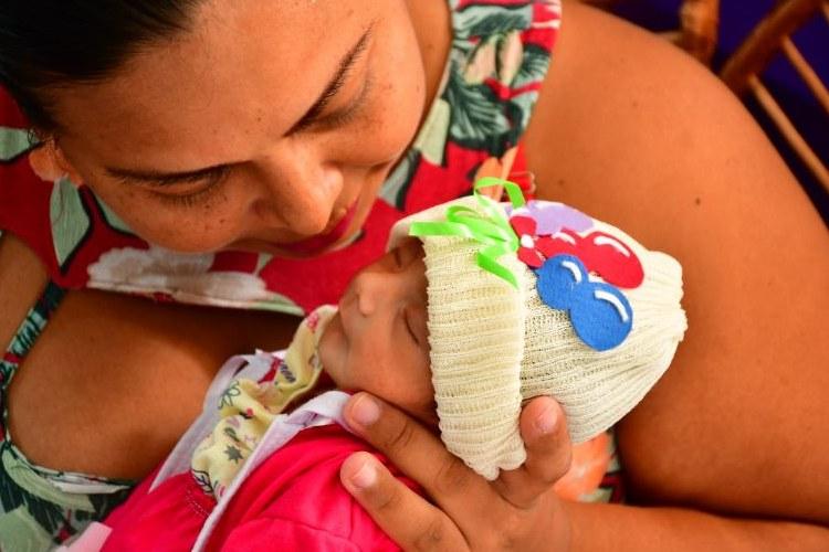 Novembro Roxo: no Hospital da Mulher Mãe Luzia, bebês prematuros protagonizam ensaio fotográfico