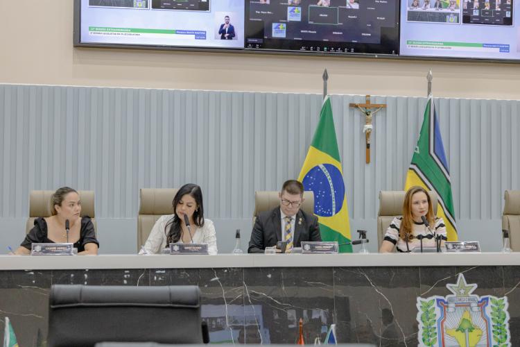Deputados aprovam mudança no estatuto que permite a promoção direta de militares