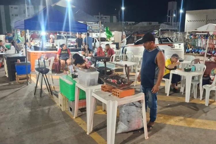 No entorno do Parque de Exposições, ambulantes aproveitam movimento da Expofeira 2026 para garantir renda extra
