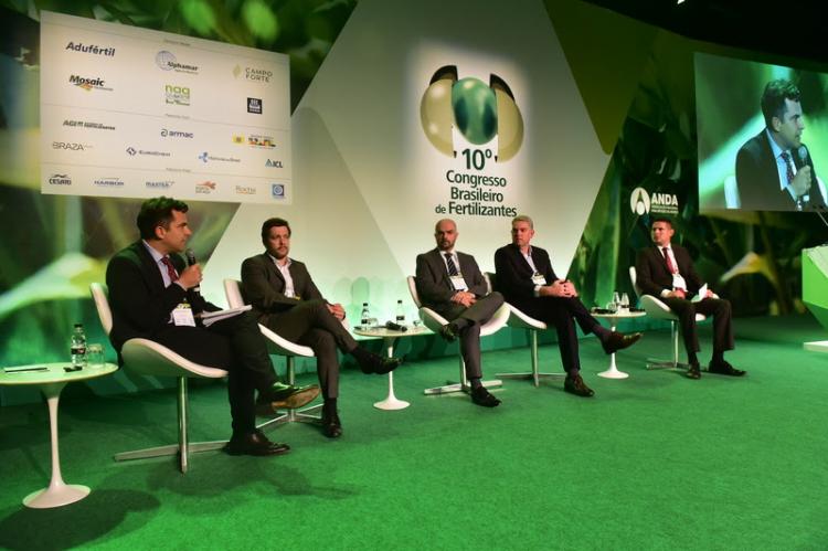 Alckmin e Fávaro destacam importância dos fertilizantes no Congresso da Anda