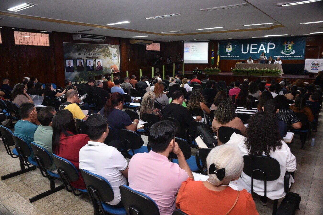 Prefeitura de Macapá fortalece profissionais da EJA com Círculo de Cultura