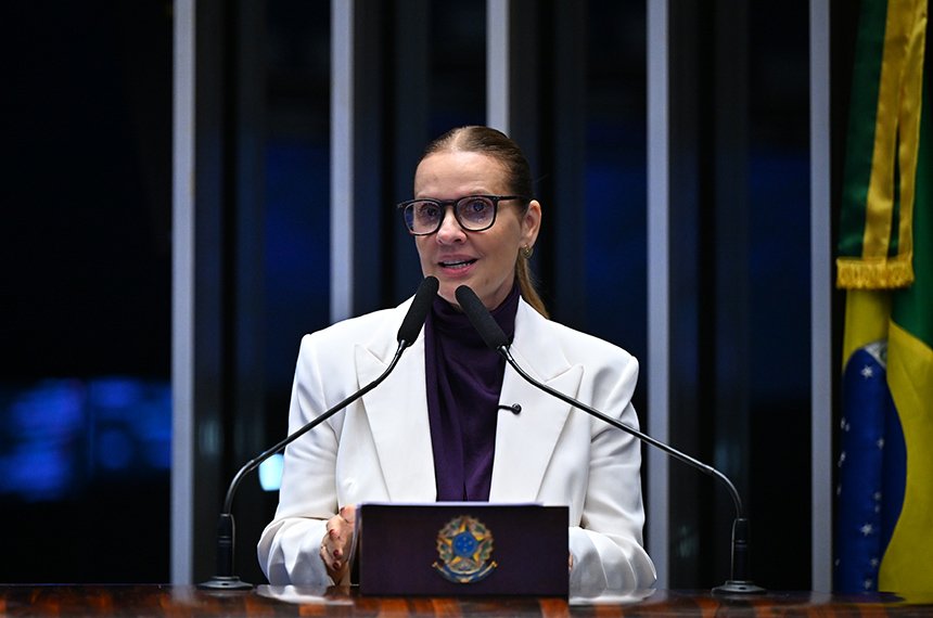 Toma posse a senadora Leany Lemos