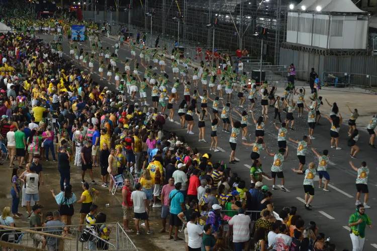 Emoção e expectativa tomam conta dos foliões e marcam o último ensaio técnico no Sambódromo de Macapá