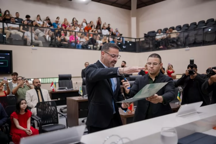 Pedro Filé toma posse como deputado estadual e destaca compromisso com o trabalho legislativo