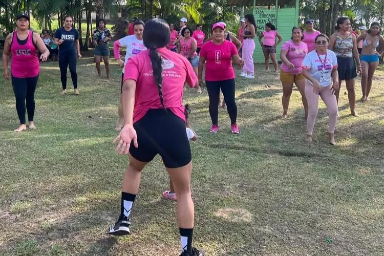 Governo do Amapá oferece oficina de dança e confecção de adereços para acolhidas pelo Cram, em Oiapoque
